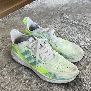 Adidas Women’s Fluid Flow High Res Yellow & Lime Green Running Shoes Sz 7.5